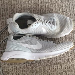 Nike size 8 women’s white training shoes